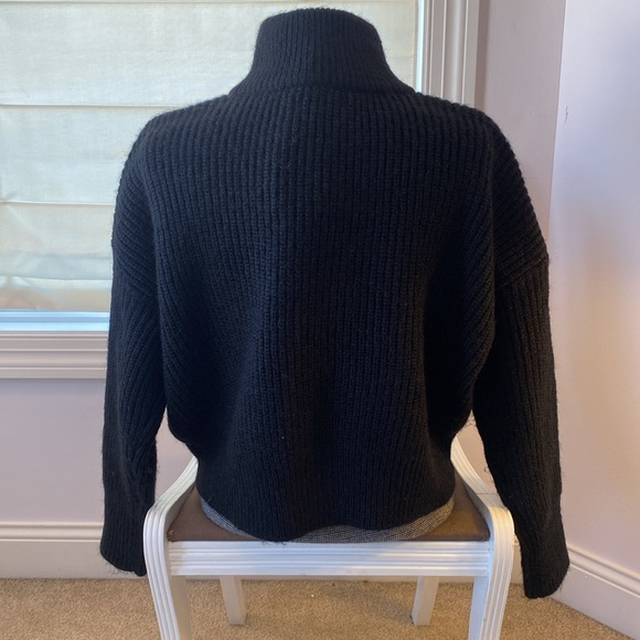 Calvin Klein Sweater - Picture 4 of 6